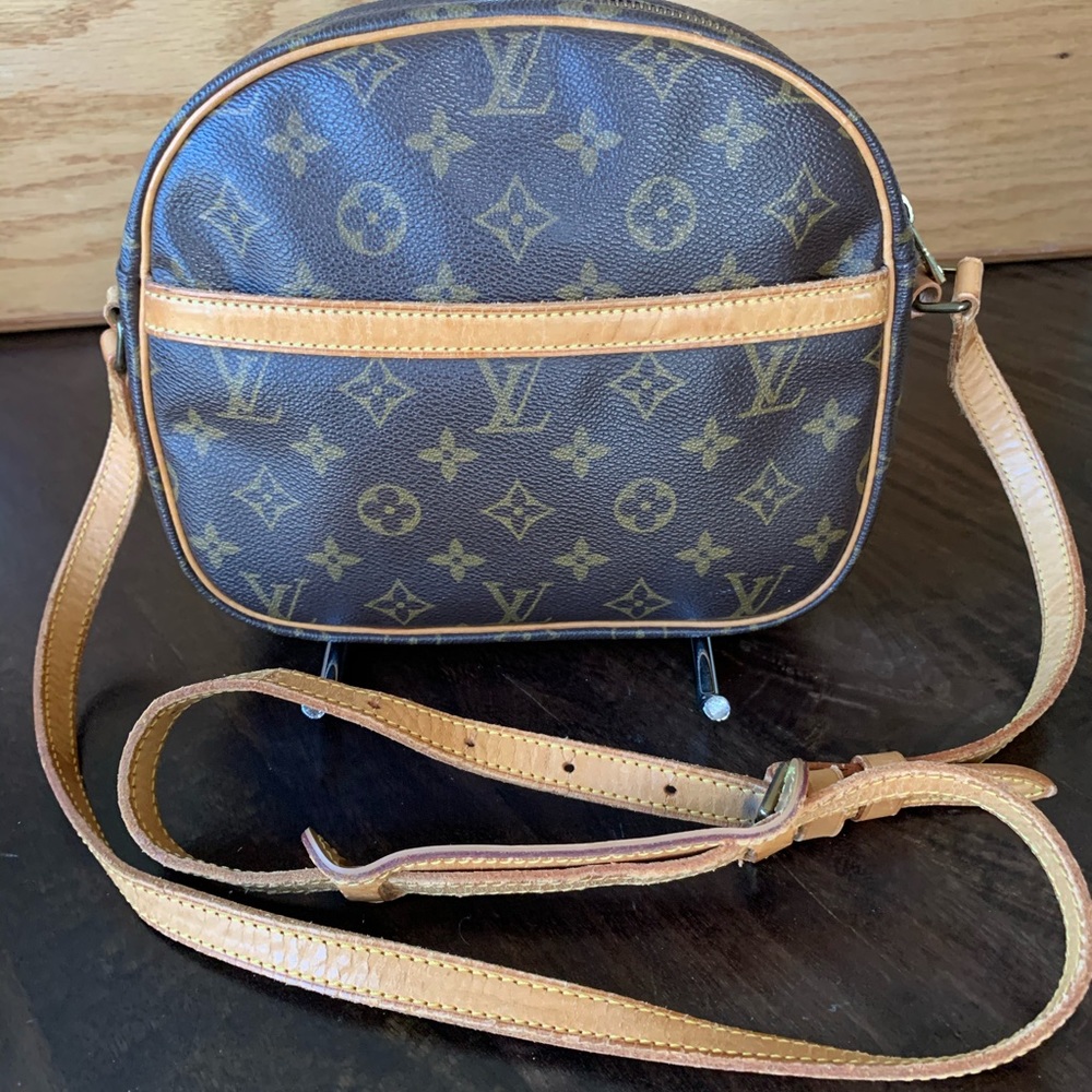 Authentic Louis Vuitton crossover Handbag